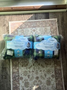 NWT Set of 2 Snuggie Blanket Pillow